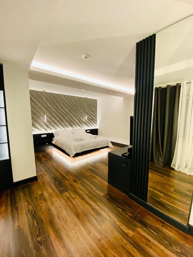 Tirana Central Rooms Bagian luar foto