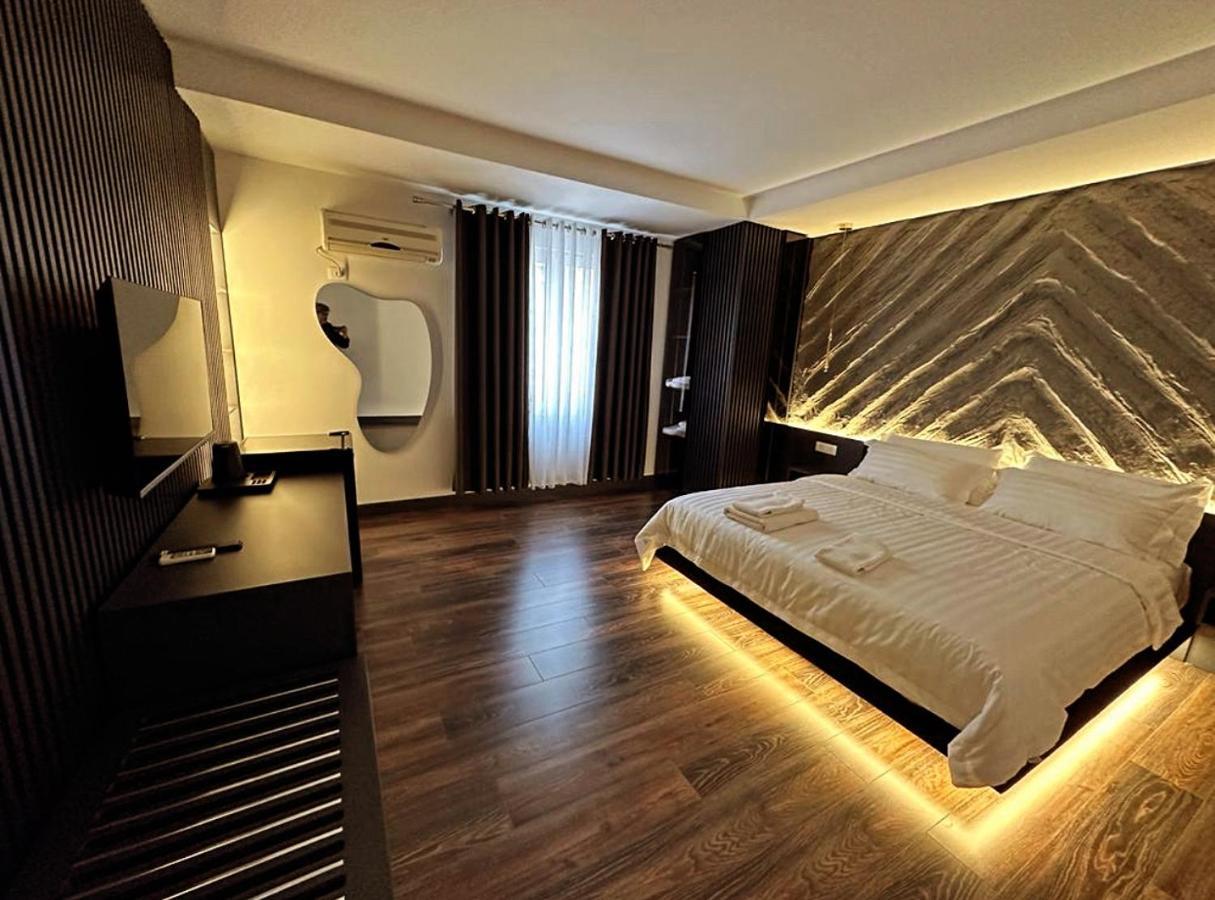 Tirana Central Rooms Bagian luar foto