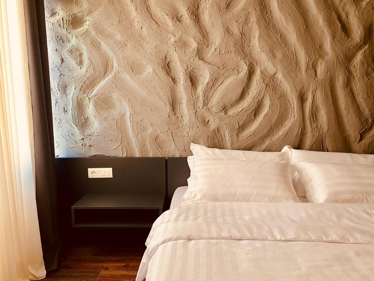 Tirana Central Rooms Bagian luar foto