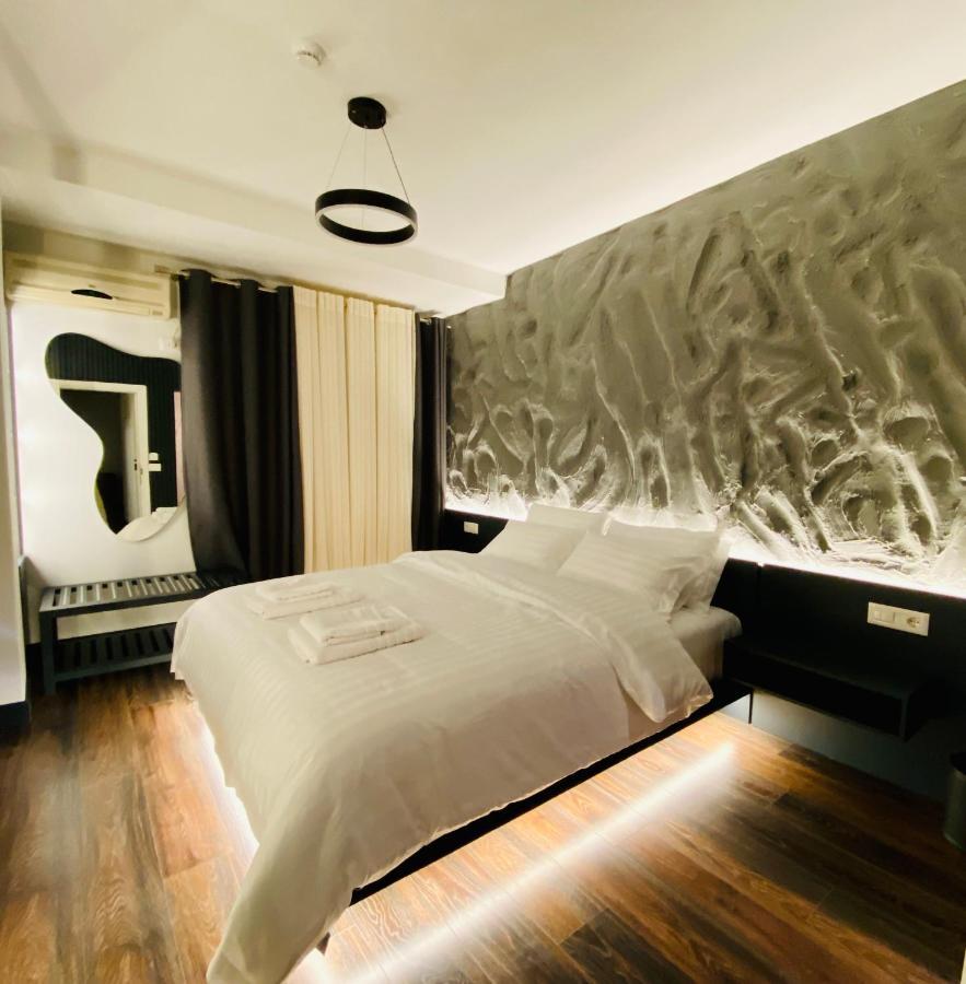 Tirana Central Rooms Bagian luar foto