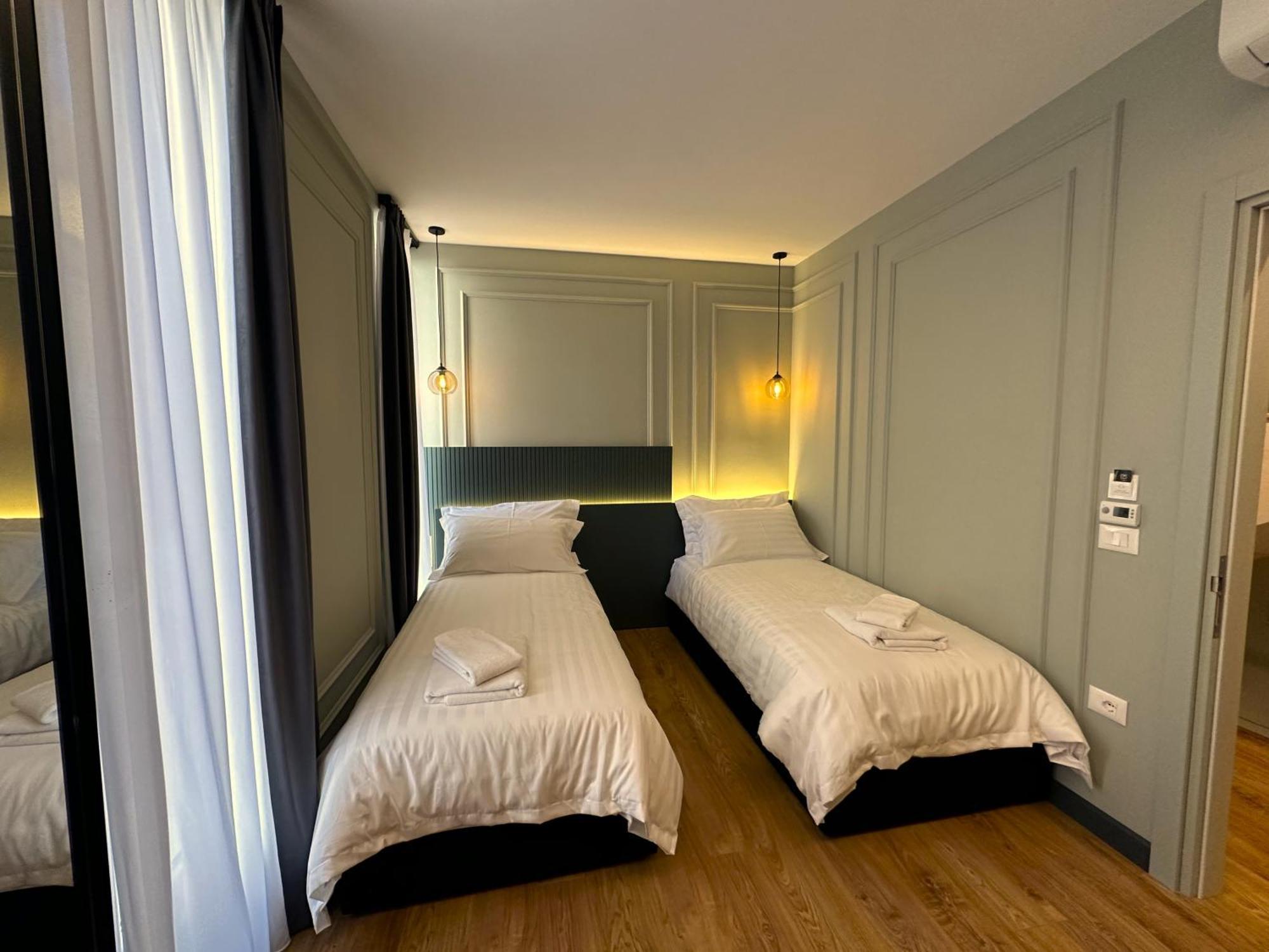 Tirana Central Rooms Bagian luar foto