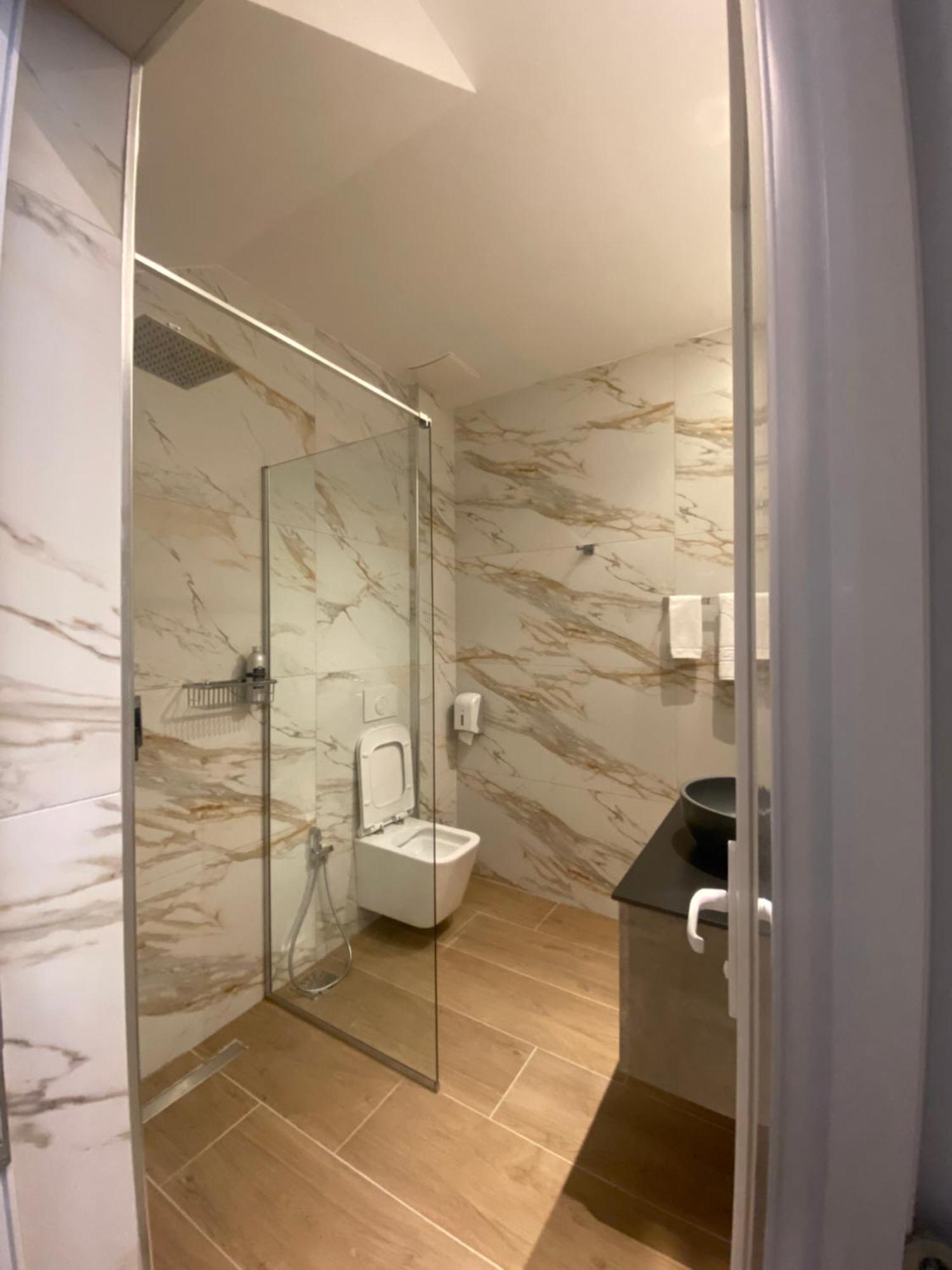Tirana Central Rooms Bagian luar foto