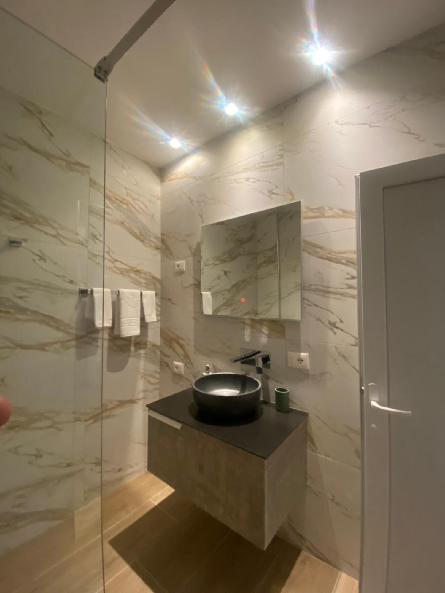 Tirana Central Rooms Bagian luar foto