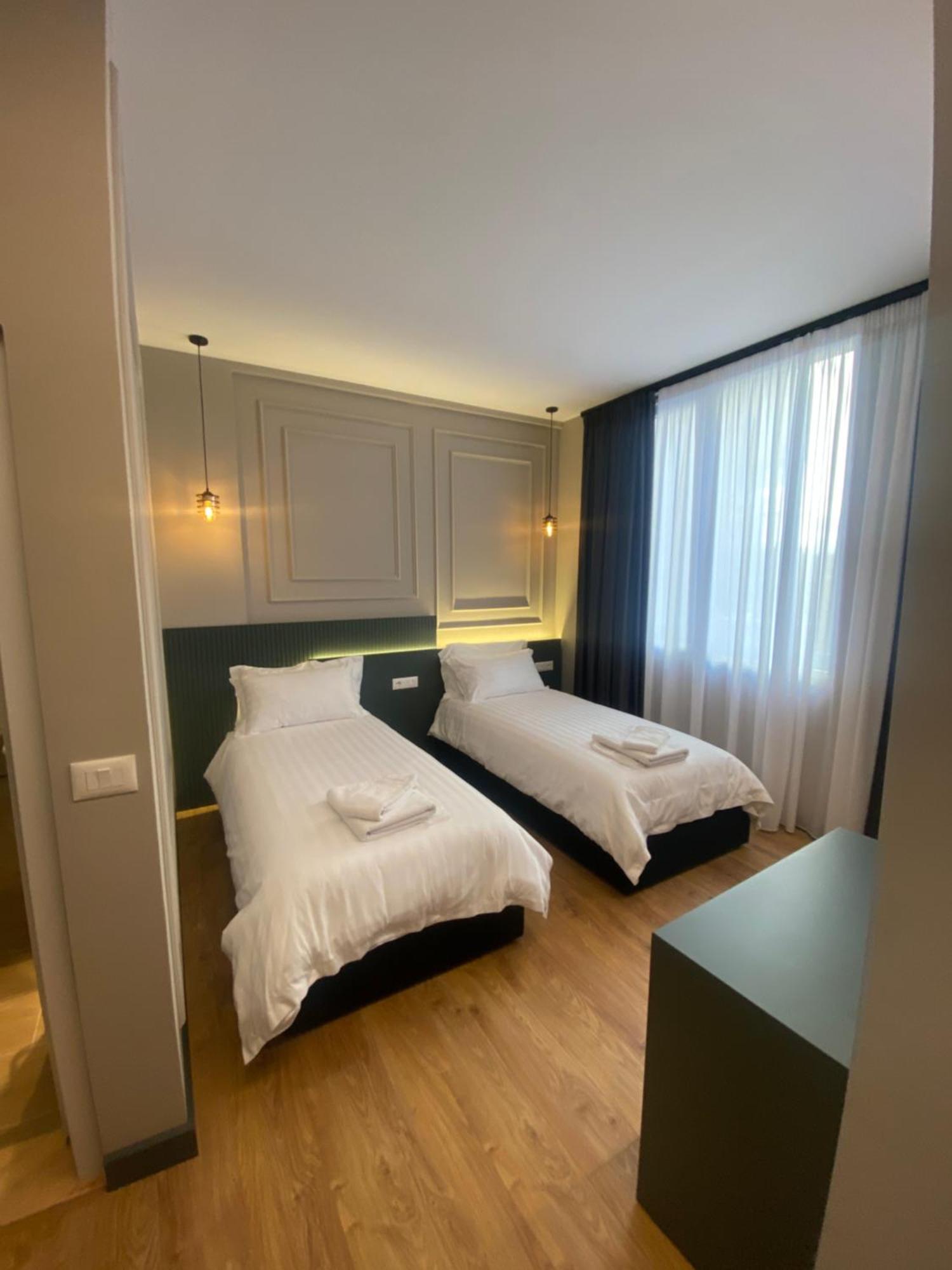 Tirana Central Rooms Bagian luar foto