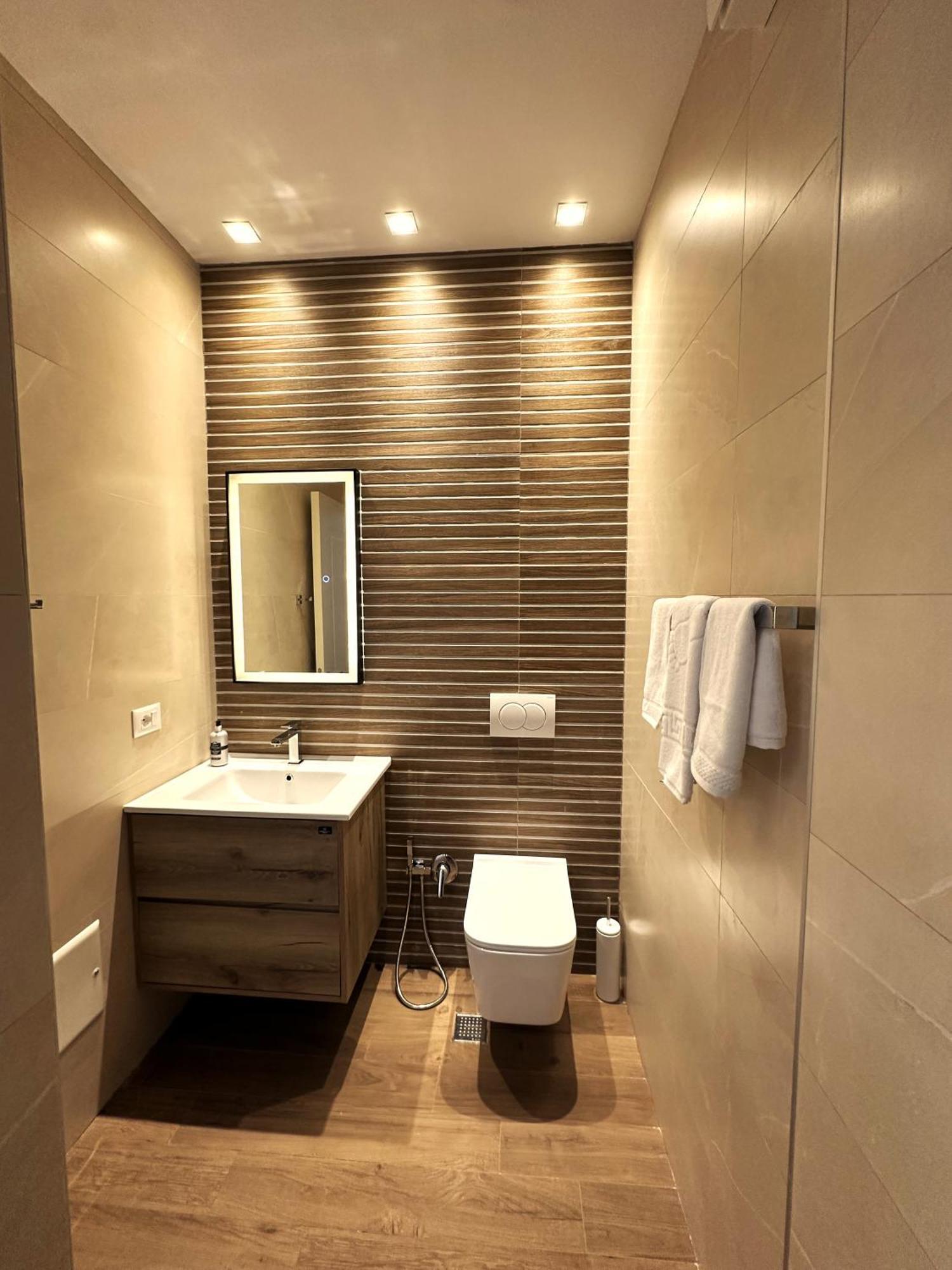 Tirana Central Rooms Bagian luar foto